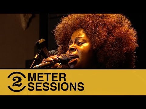 Youtube: Angie Stone - Holding Back The Years [Simply Red cover] (Live on 2 Meter Sessions)