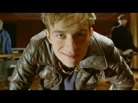 Youtube: Blur - Charmless Man (Official Music Video)