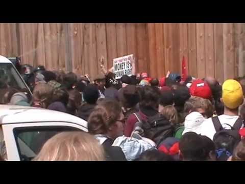 Youtube: Blockupy 2013 Teil1: Polizeigewalt hinter dem Kessel