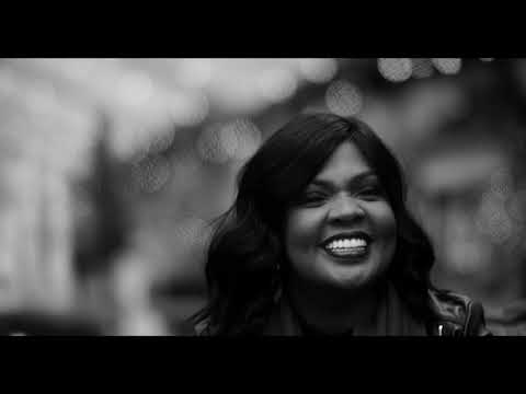 Youtube: Cece Winans - It's Christmas (Official Video)