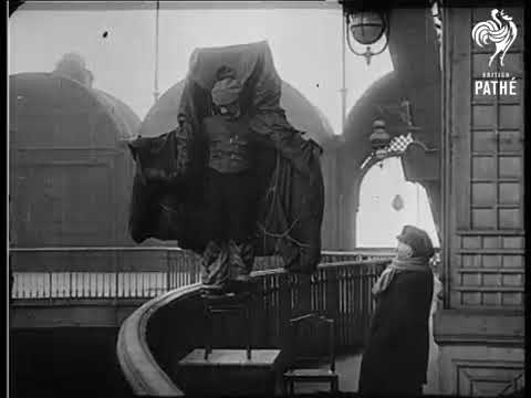 Youtube: Misslungener Fall'schirm'sprung /  Franz 'Batman' Reichelt,  Februar 1912.