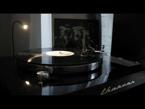 Youtube: Queen - Another one bites the dust VINYL