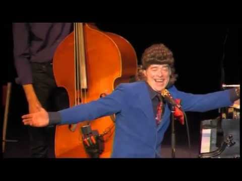 Youtube: Helge Schneider - 100.000 Rosen [Live, Rettung naht Tour 2012]