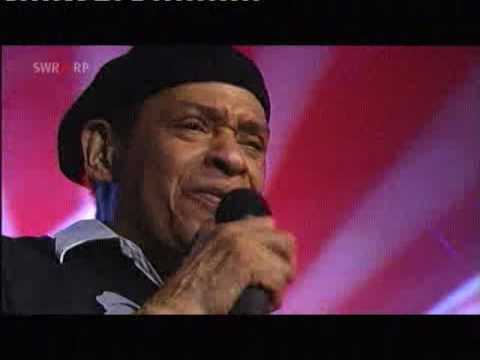 Youtube: Al Jarreau - Breakin' Away - Jazztage Leverkusen 2004