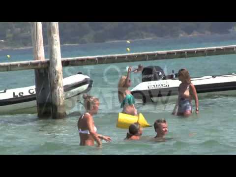 Youtube: SEXY Sylvie Van Der Vaart at Beach Club 55 in Saint Tropez