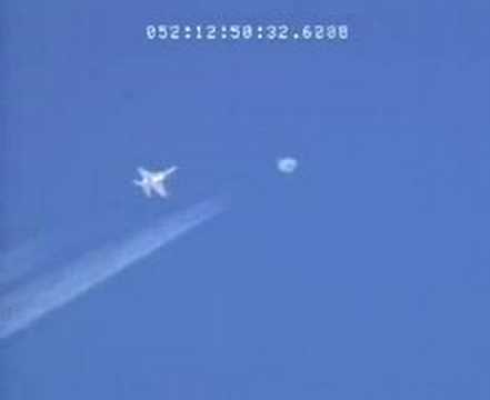 Youtube: jet fighter chases UFO