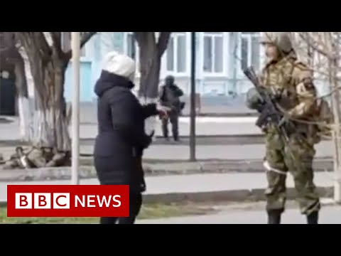 Youtube: Ukrainian woman confronts armed Russian soldier - BBC News