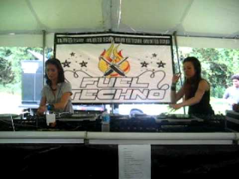 Youtube: Candy Cox & Fernanda Martins (4 decks) @ Fuel Techno 4 anos & Descontrol 3 anos