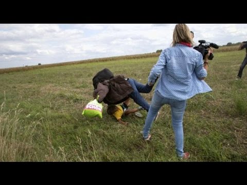 Youtube: UNGARN - Aufnahmen zeigen Tritte der Kamerafrau gegen Flüchtlinge