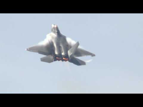 Youtube: F-22 Raptor fighter showing off [HD]