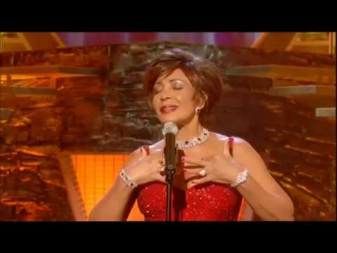Youtube: Shirley Bassey - Goldfinger (2002 BAFTA AWARDS)
