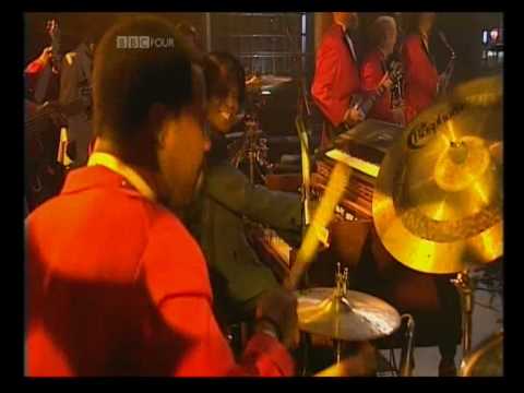 Youtube: James Brown-Make it Funky in london 2003