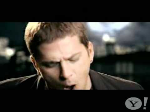 Youtube: Rob Thomas - Little Wonders [Official Music Video]