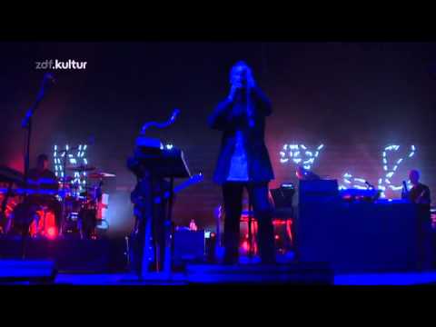Youtube: Massive Attack - Atlas Air (Live - Melt Festival 2010)