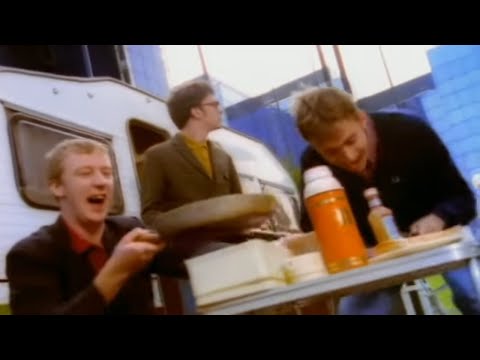 Youtube: Blur - Sunday Sunday (Official Music Video)