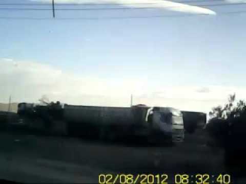 Youtube: قارة - أرتال الدبابات المتجهة لغزو حمص 8-2-2012