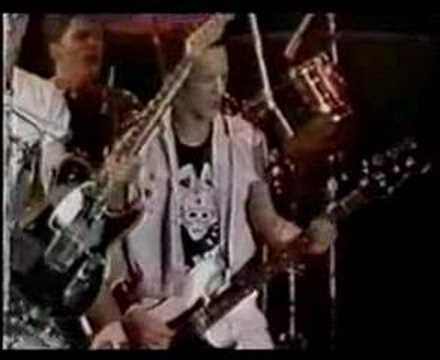 Youtube: The Clash -Guns of Brixton LIVE