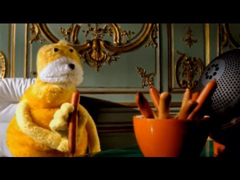Youtube: Mr Oizo - Flat beat (Official Video with Flat Eric - 1999 - F Communications)