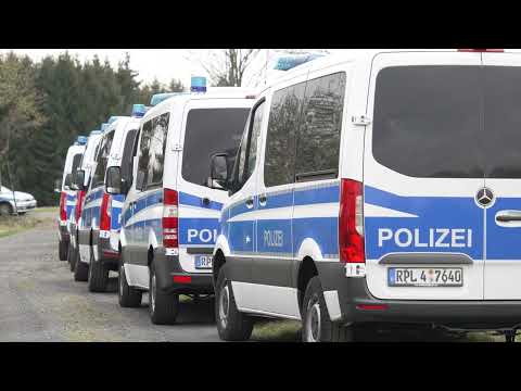 Youtube: Großeinsatz in Weitefeld und Umgebung: Weit angelegte Spurensuche nach Dreifachmörder
