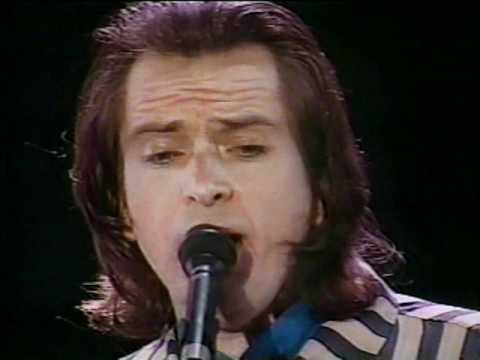 Youtube: Peter Gabriel & Sinead O'Connor - Don't Give Up, Chile 1990