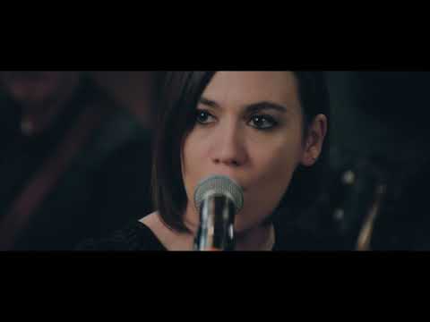 Youtube: Nadine Shah - Out The Way (Live Session)