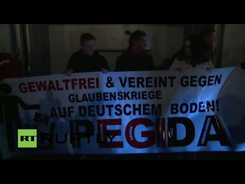 Youtube: LIVE: Camera in the heart of PEGIDA’s Dresden demo (16 mar)
