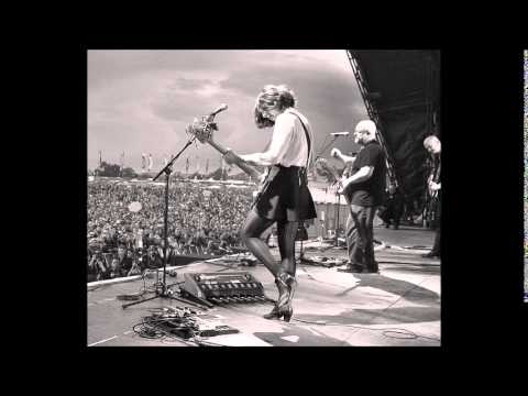 Youtube: Gouge Away - Pixies (Glastonbury 2014)