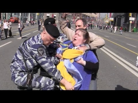 Youtube: Шествие по Тверской с украинским флагом