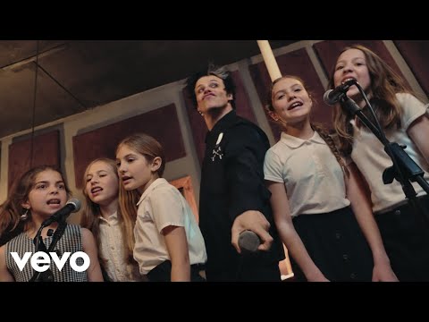 Youtube: YUNGBLUD - Lowlife (Live From Marigny)