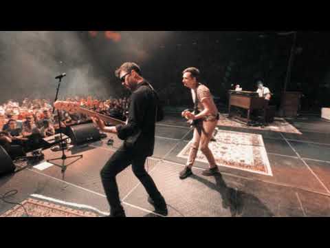 Youtube: VULFPECK /// Dean Town (Live at Madison Square Garden)