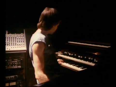 Youtube: Telegraph Road - Live 1984 Dire Straits