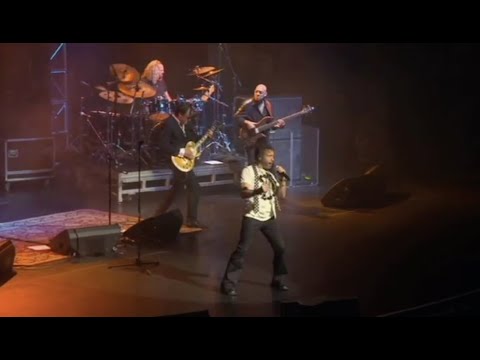 Youtube: Paul Rodgers and Joe Bonamassa Perform the Free Hit “Walk In My Shadow” Beacon Theater - New York