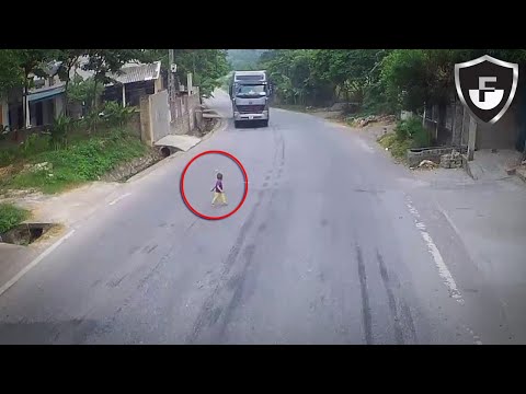 Youtube: 7 Terrifying Close Calls Caught on Camera #3