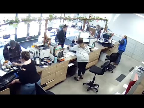Youtube: Bryan Kohberger wurde in einem Video dabei gefilmt, wie er sich beiläufig mit einem Mitarbeiter d...