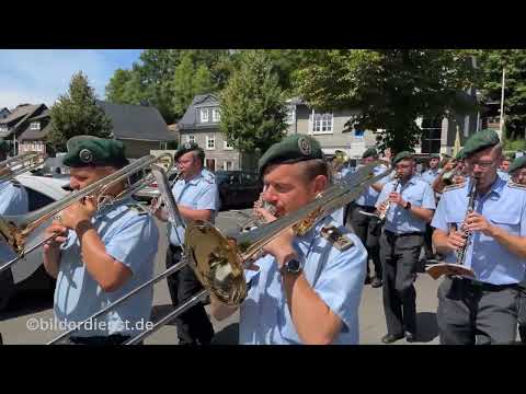 Youtube: Bundeswehr Heeresmusikkorps Kassel intoniert "Layla" auf dem Olper Schützenfest