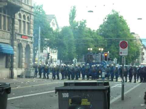 Youtube: Zürich 1. Mai 2009 demo zürich 2