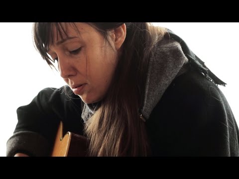 Youtube: She Keeps Bees - Both Sides /// Berlin Sessions (Bonus)