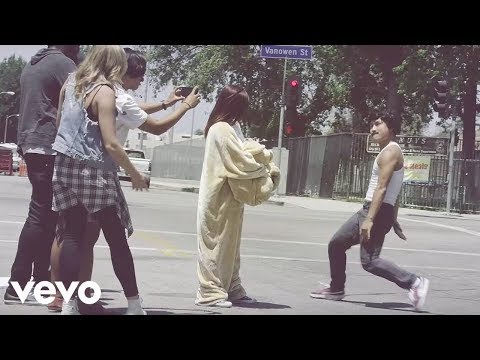 Youtube: Waze & Odyssey vs R. Kelly - Bump & Grind 2014 (Official Video)