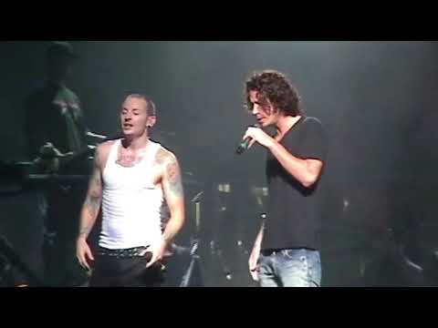 Youtube: Linkin Park - Crawling (Live with Chris Cornell)