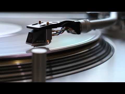 Youtube: Kate Bush - Running Up That Hill (2010 Audio Fidelity HQ Vinyl Rip) - Technics 1200G / AT ART9