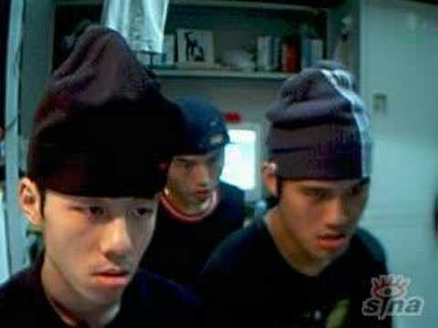 Youtube: Crazy Singer - The feature of two Chinese boys