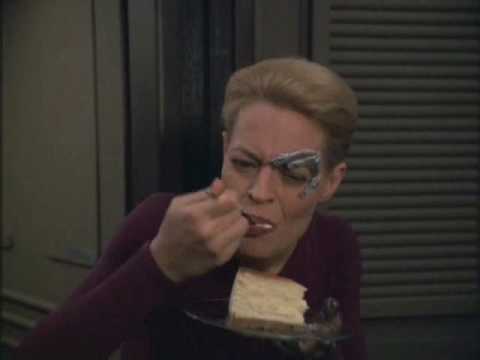 Youtube: Seven of Nine eating cheesecake