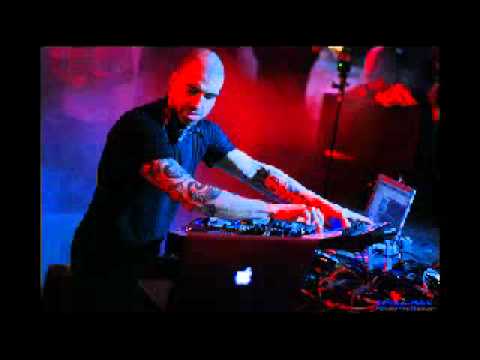 Youtube: Chris Liebing - sweatboxer Rotterdam 2003