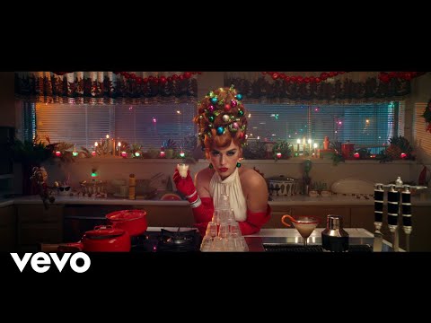 Youtube: Katy Perry - Cozy Little Christmas