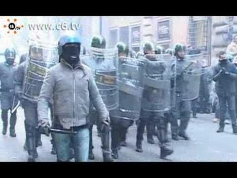 Youtube: Lacrimogeni e scontri in Via del Corso