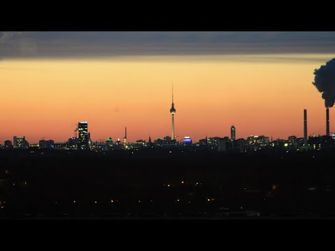 Youtube: 30.12.25 Warm-Up 🔴 Berlin Livestream Silvester 2025 / 2026, West View - Zentrum / Hochhaus Berlin