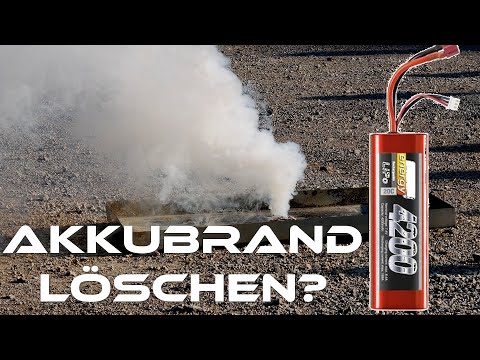 Youtube: Wie löscht die Feuerwehr einen Akkubrand? 🚒 (Welcher Löscher hilft?)