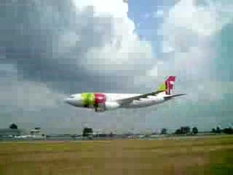 Youtube: A310 Portugal Airshow 2007 Evora III