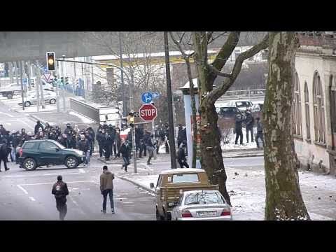 Youtube: 19 02 2011   dresden   löbtau   wernerstraße   ca 1400 uhr angriff vermummter neonazis