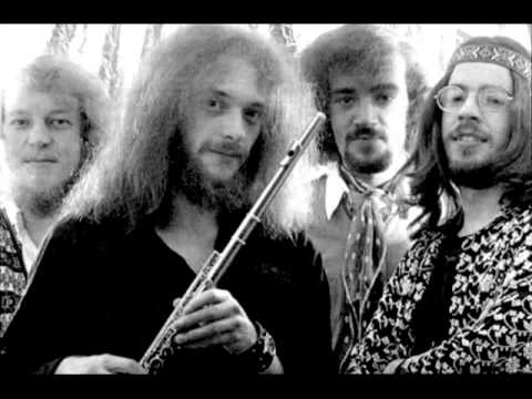 Youtube: Jethro Tull - Bungle In The Jungle  (Exclusive Video)